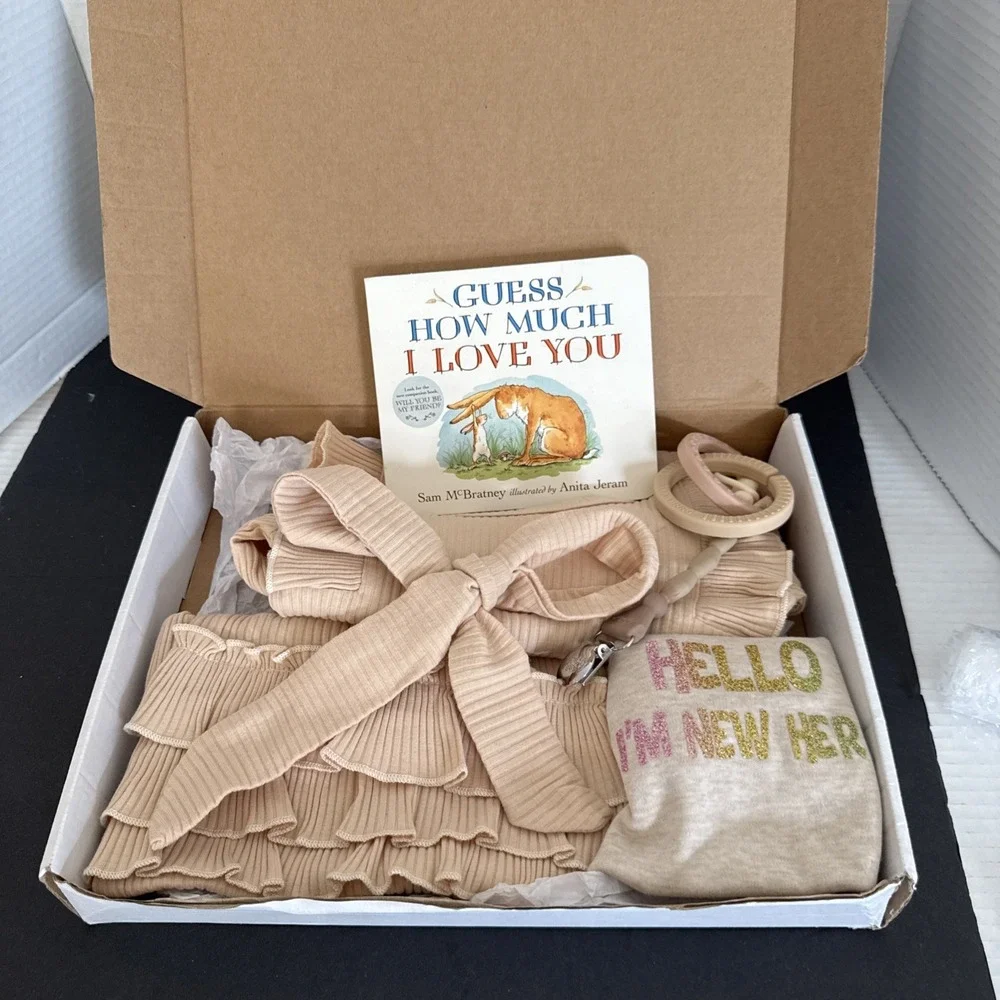 Newborn Beige Baby Girl Gift Box 3-6M Outfit Book Pacifier Clip Shower Gift Box